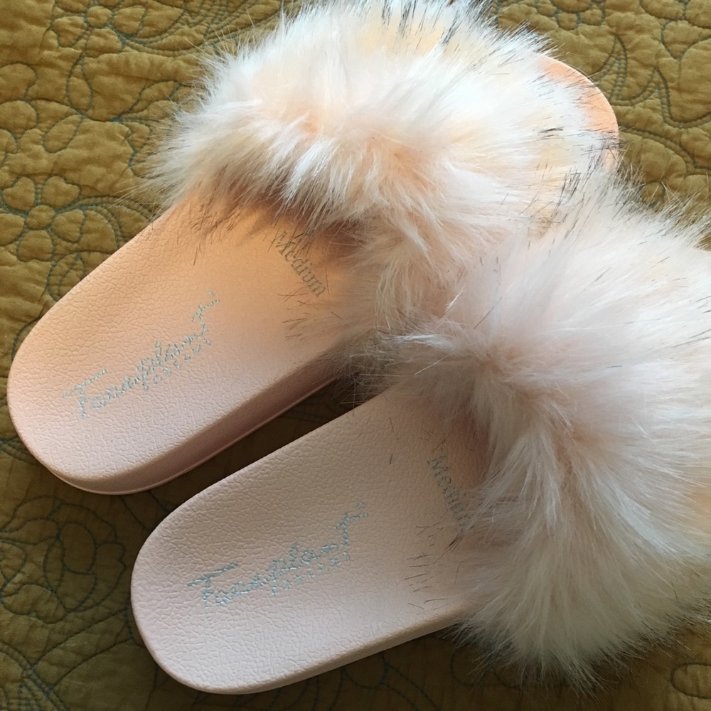 Faceplant Dreams Fuzzy Slippers, Size 8